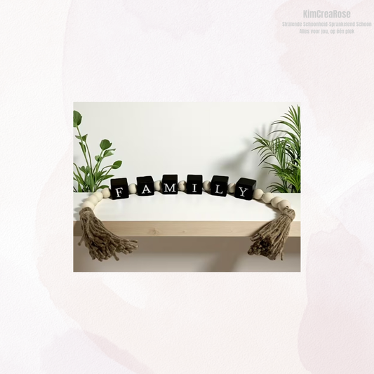 Houten Kralenkrans met Kwasten => Family • Love • Home
